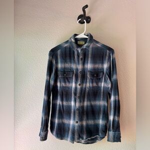Mens flannel size small.